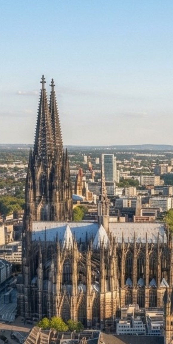 Blick &uuml;ber K&ouml;ln mit dem Dom und dem Rhein